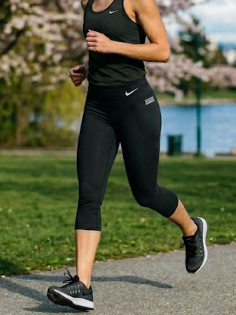 Nike women’s Capri Dri Fit Crop Pants Size Large waist 15” inseam 19” B101